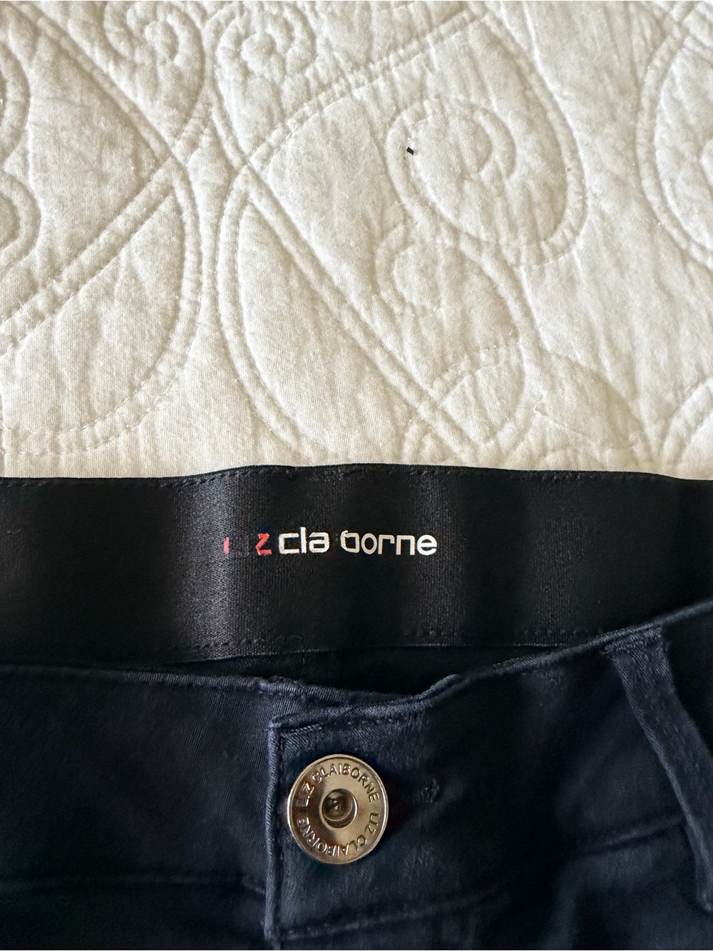 Liz Claiborne Sara Slim Leg Jeans Size 14 Dark Indigo Stretch Denim - Picture 3 of 9